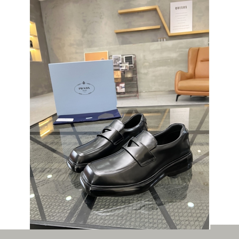 Pra*a leather shoes
